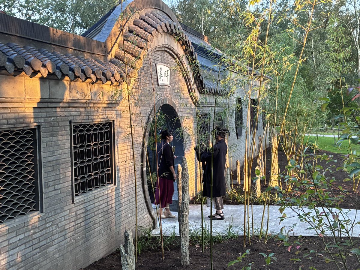 PeterWilson's tweet photo. The new Yangzhou garden opening today at @RHSBridgewater in Salford, is

magical 

the largest Chinese garden in Europe

that will attract attention from round the 🌍 https://t.co/kU26CeEc2I