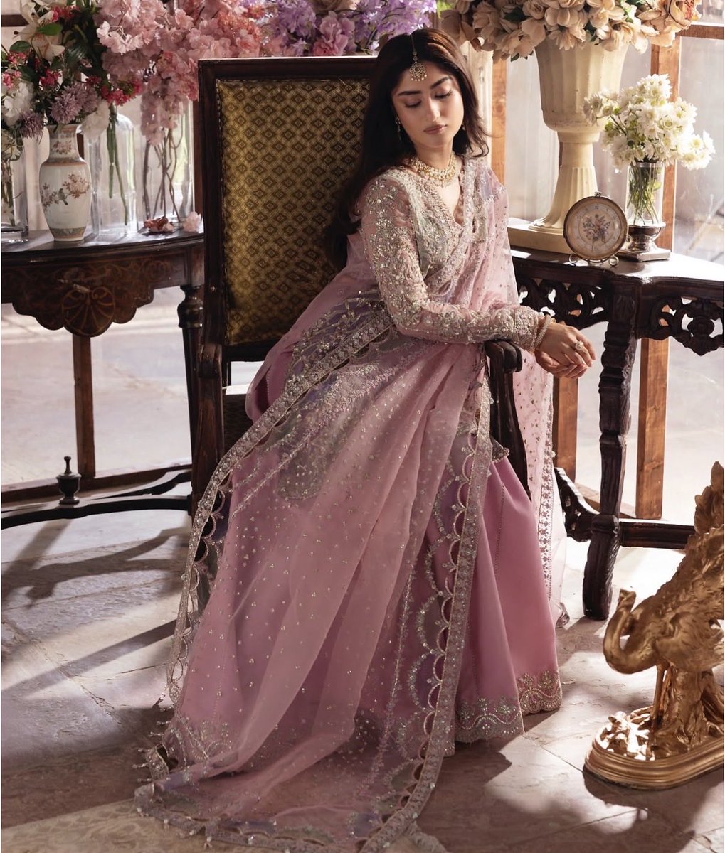oceanTae12's tweet photo. THE DUPATTA! THE DESIGN! THE SAJAL ALY IN IT! ETHREAL! BEST OUTFIT FROM THE ENTIRE PS ♥️

#SajalAly https://t.co/xhtCYQxRvh