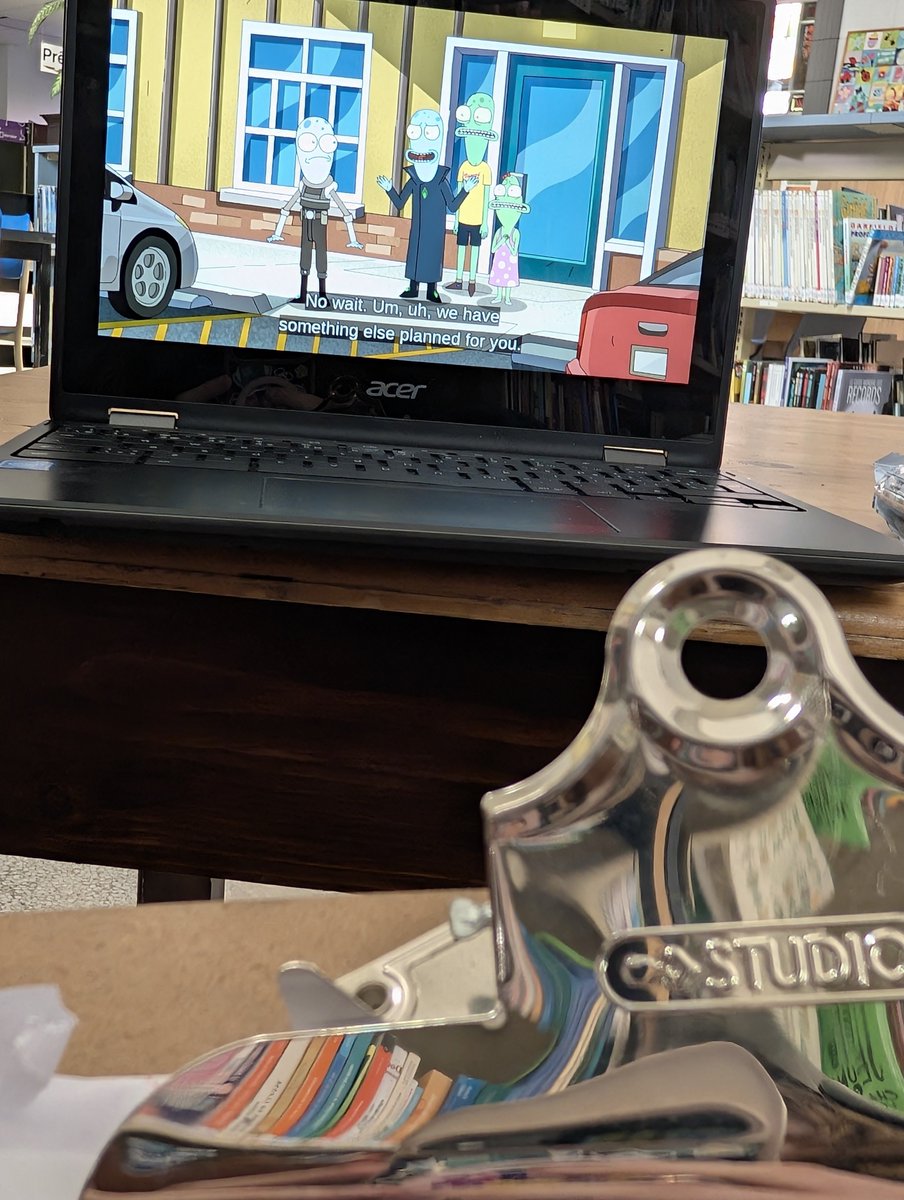 moldykody's tweet photo. @ school ..... I'm like troubled or smth so I can js skip class to go to the library and watch my favorite shows on school Chromebooks https://t.co/gtIo572tLr