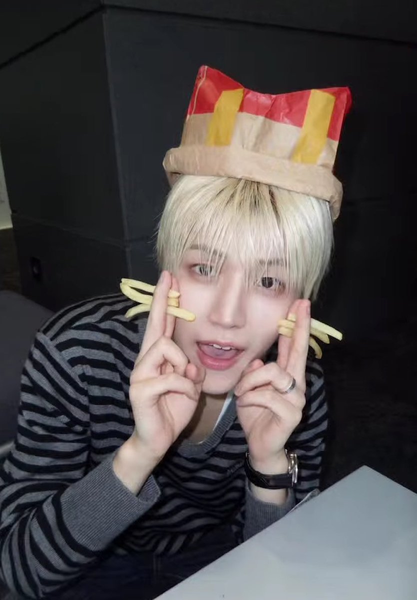 riwwsia's tweet photo. 링냥이 . . ❤︎ https://t.co/qGvANDyuP5