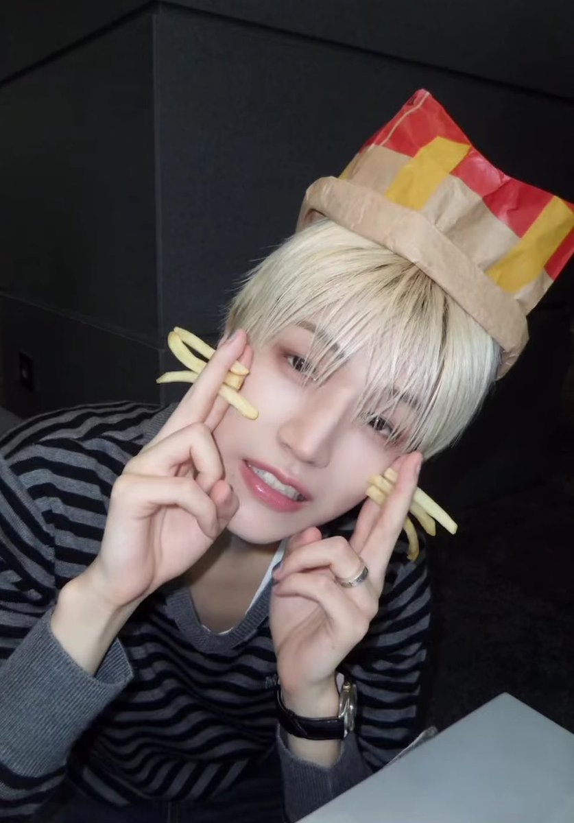 riwwsia's tweet photo. 링냥이 . . ❤︎ https://t.co/qGvANDyuP5