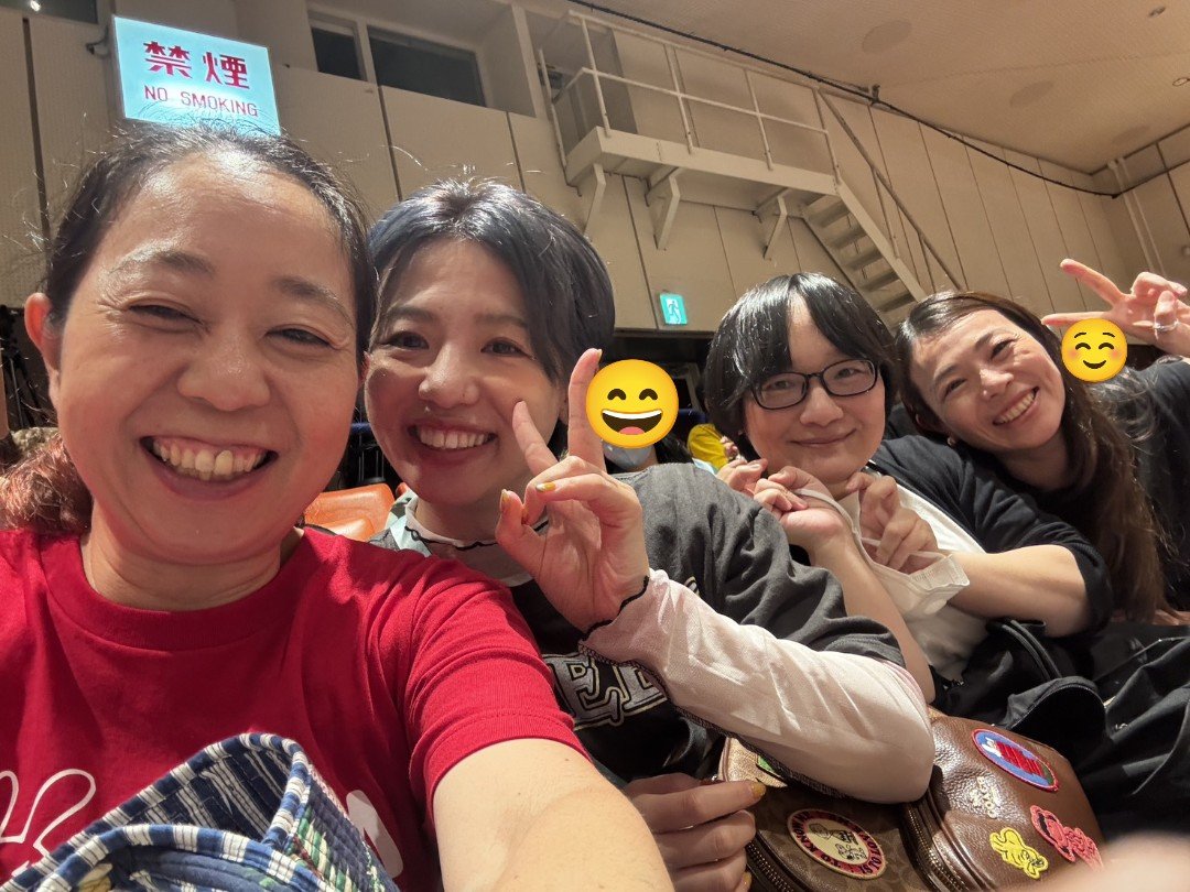 setsuko800's tweet photo. 晴天さんの応援にSUGAMOプロレスへ〜楽しかった🌟
昼間は頭ガンガン痛かったけど、みんなに会えたら良くなったよ〜。漢方のような人たち！

#チームG https://t.co/BkLBs6hxI5