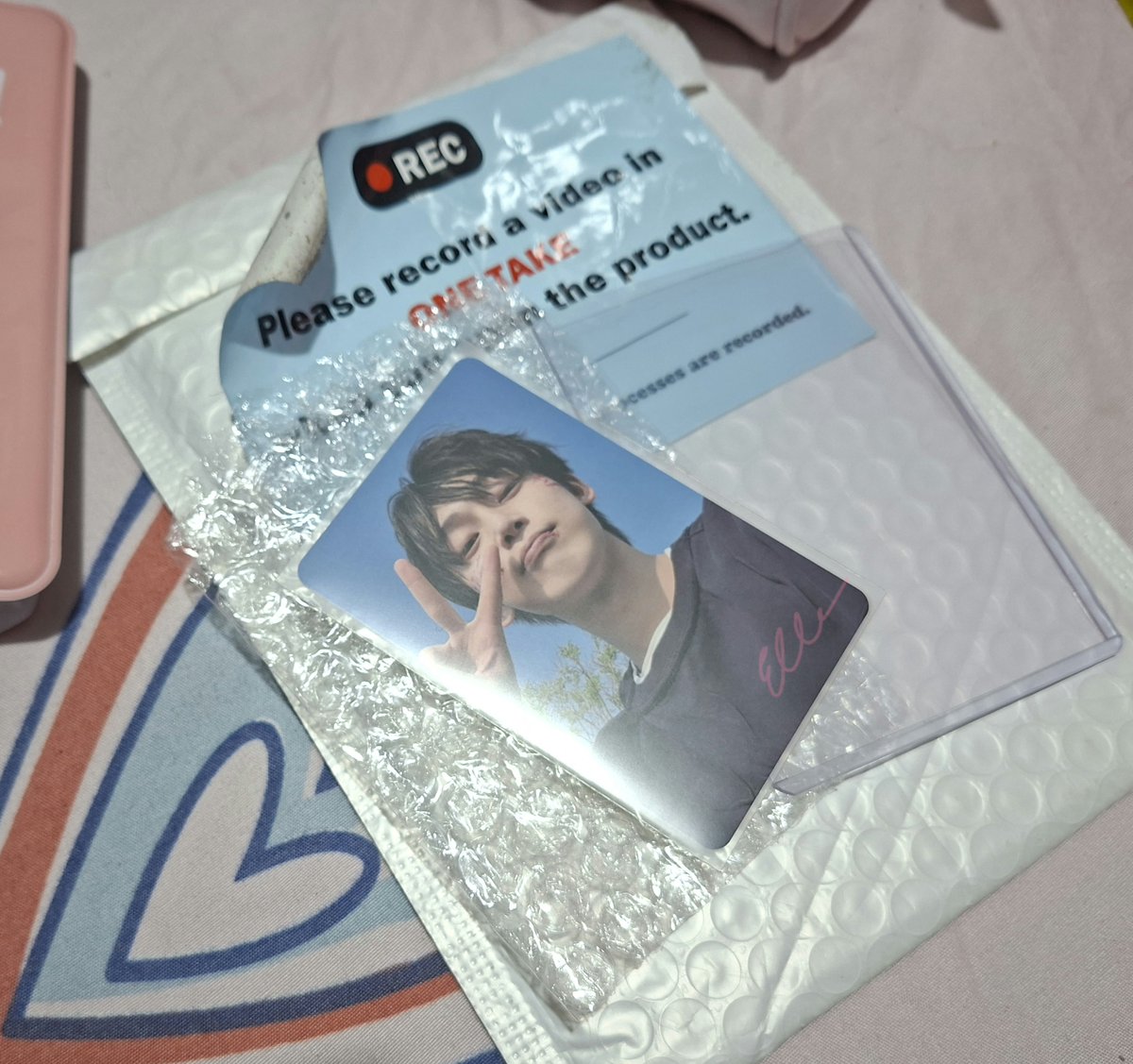luvkthsbmail's tweet photo. skl, nakakatrauma bumili ng pocas sa shopee direct from korea HAHAHAHA kahit sa mercari jp to jp may cardboard eh. Buti ligtas nakauwi si sunoo 🥲 https://t.co/LHjHIYynlM