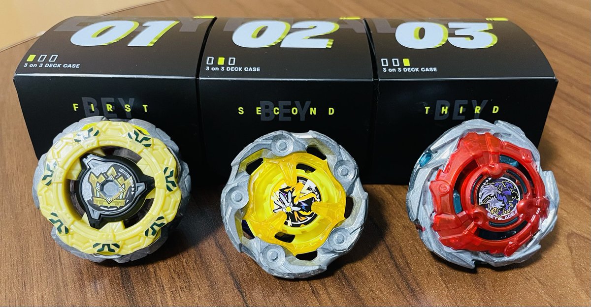 mitu_BEY's tweet photo. 先日、カルピスさん主催の伍聖廻に参加しました~!
広島県代表4位で本戦トーナメントには行けませんでしたが、使いたかったベイを連れて行けて楽しかったです✌️

特にエンペラーフォートレスは
「なんだこのベイは⁉︎」ってリアクションしてくださる方も多くて嬉しかったです🙌
最高でした‼️

 #伍聖廻 https://t.co/pFgNQdJZjX