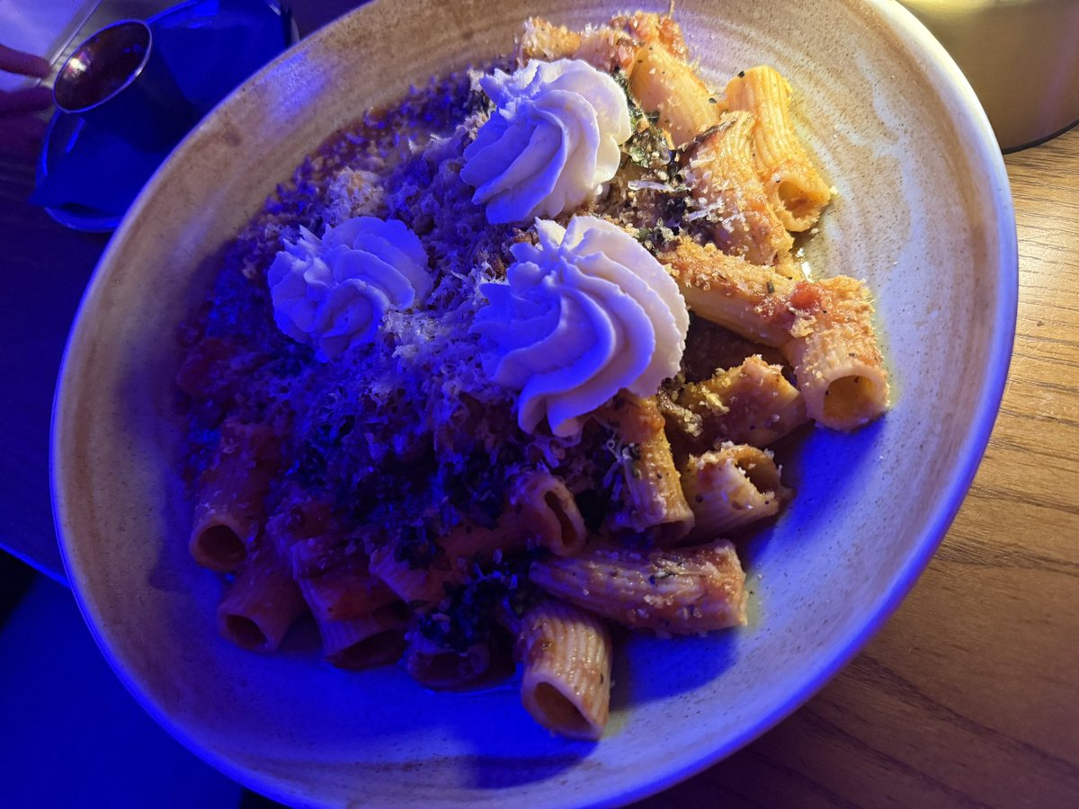 Fetish4SaraBee's tweet photo. Dinner paid by subs = ❤️❤️👸👸👸👸 https://t.co/ySoIHsiU1i