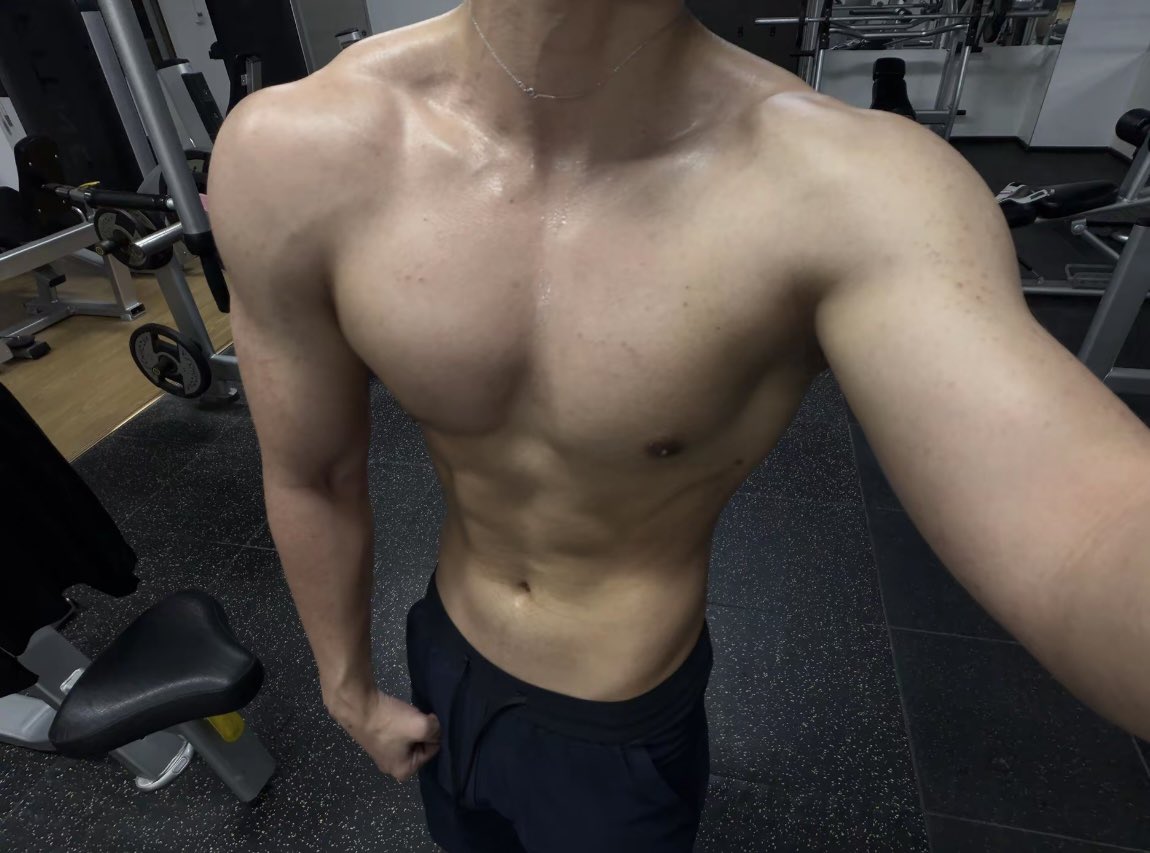 sam28306948's tweet photo. 中秋快乐 #男妈妈 #s https://t.co/zbvyE9aPq3