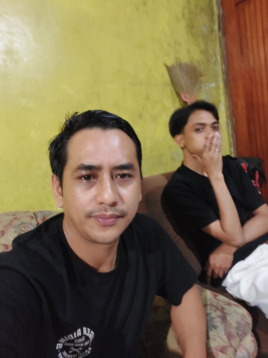 aseplesmana21's tweet photo. Sudah kuanggap ini anak sbg adik sendiri. Skrg dia mau menikah. BISMILLAH SAMAWA DONNN https://t.co/k5auN7XJd0
