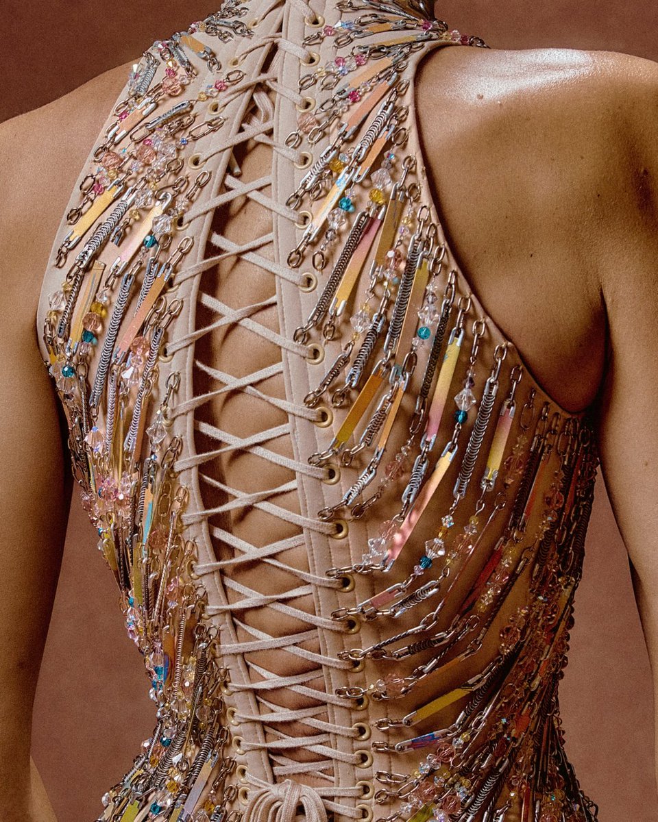 polimoda's tweet photo. Structure, softened. The corset has always been central to Elias Matso's work, and in his final collection, Melt with Me, the Fashion Design graduate lets the wearer seem to flow into the clothes, exploring time and the changing body through texture.

Images: Anne Marie Halovanic https://t.co/RdTzyWiioK