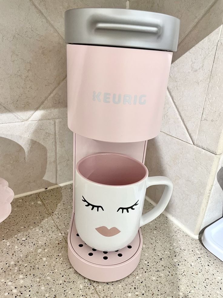 dollfacecreme's tweet photo. I need a cute pink coffee machine for my birthday!! 🧁 https://t.co/LQyI4ktJBm