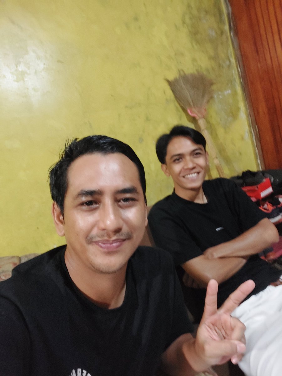 aseplesmana21's tweet photo. Sudah kuanggap ini anak sbg adik sendiri. Skrg dia mau menikah. BISMILLAH SAMAWA DONNN https://t.co/k5auN7XJd0