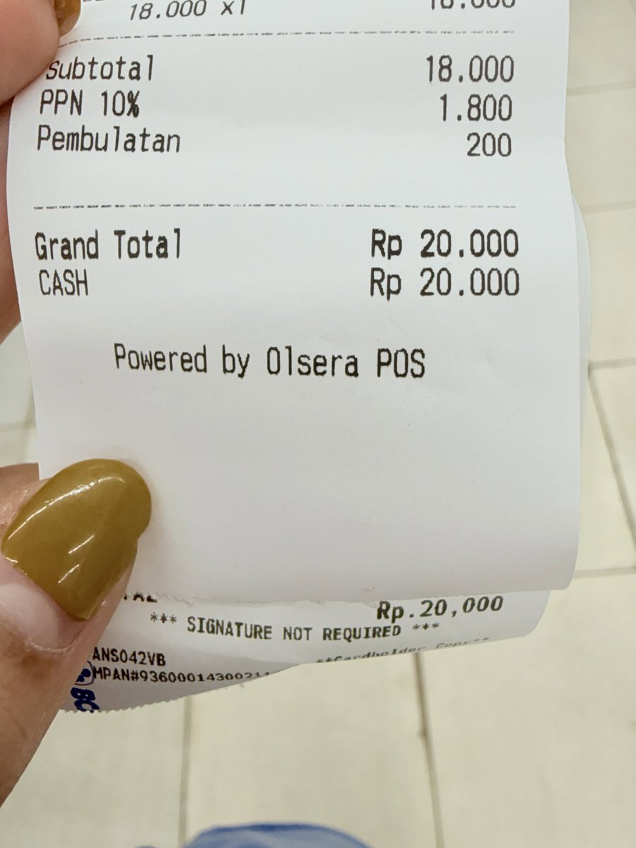 atokdalangs4's tweet photo. Aku tanya, “200 pembulatan apa?”

Kata staff-nya, “Itu pembulatan soalnya kan kita kurang uang receh. Aku bayar pake QRIS? 19.800 ya kan?”

“Iya, Kak, dari sananya.. Mau dikembalikan kah?” (dia udah buka till)

Aku bilang, “Enggak, gapapa.”

Hal kecil pun korupsi kayak gini, mau bilang pemerintah korupsi.

Bukan karena nilainya, tapi tentang integritas.