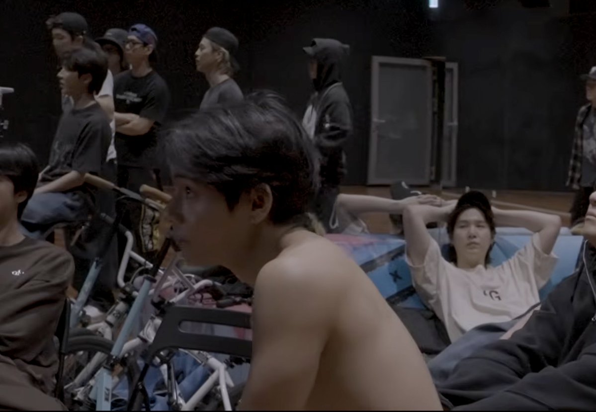 joon_lovebot's tweet photo. why tf is there a bicycle in the practice room https://t.co/O6UsVg6a0L