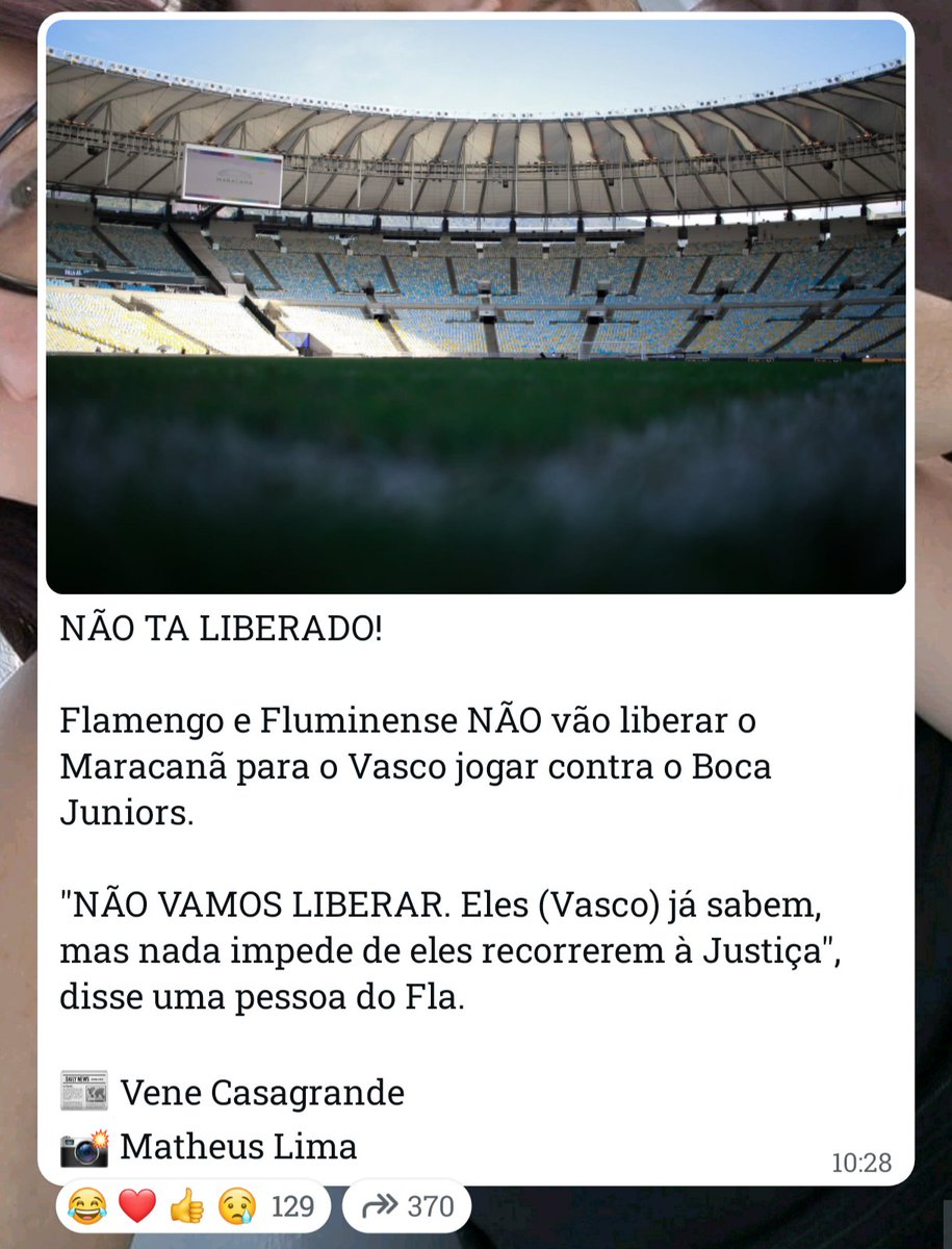 juliaacomg's tweet photo. o tamanho dos dois times é igual o q.i da torcida https://t.co/WsCich3xd5