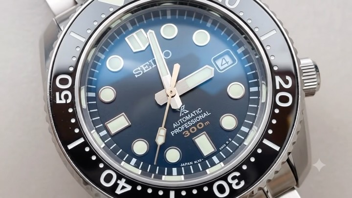 FredricStruu's tweet photo. مارين ماستر 300 SLA021، المعروف في اليابان باسم SBDX023، من أكثر ساعات الغوص الاحترافية شهرةً واحترامًا. يُعد «MM300» النهائي لدى الهواة، بهيكل مونوبلوك خالص وعيار 8L35 المصنّع يدويًا في شيوكويشي. أُوقف إنتاجه، ما جعله قطعة نادرة مرغوبة. https://t.co/d8MH7HUY3q