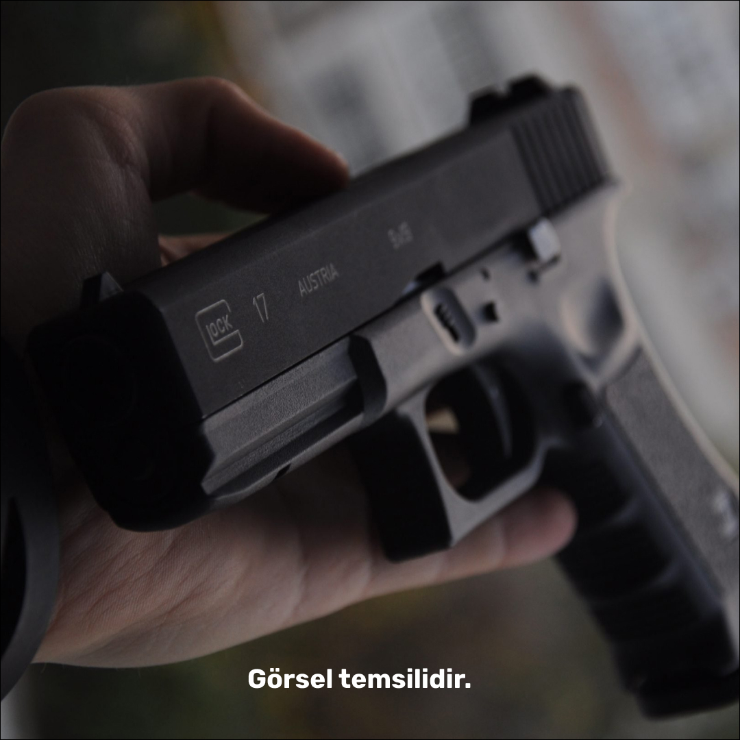 bpthaber's tweet photo. Mersin’de 1. sınıf öğrencisinin çantasından tabanca çıktı.

— Tarsus’ta 7 yaşındaki öğrencinin çantasındaki tabancayı öğretmeni fark etti.

— Baba, silahı çantada unuttuğunu söyledi.

— Öğrencinin babası gözaltına alındı, 7 yaşındaki çocuk ise Çocuk Şube Müdürlüğüne götürüldü. https://t.co/WAKBH22l00