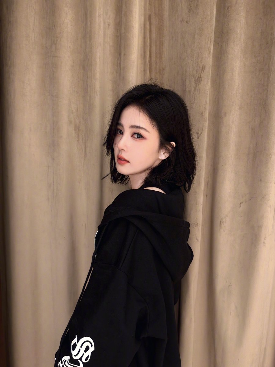 dablcpnk2's tweet photo. 260925 - BaiLu's Weibo 

"Mid Autumn night when the moon is full, let's go to the amusement park together 🎠"

#BaiLu #BaiLuxBazaarGala2026 #BazaarGala2026

1/2 https://t.co/W74JM7fNno