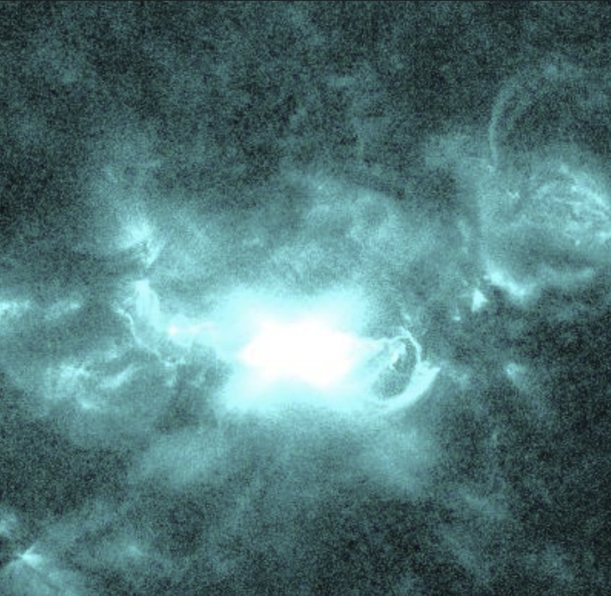 NelsonJenknjs's tweet photo. @_SpaceWeather_ Light and shadow. We were never supposed to know what was behind the glow. If you can see them, now you know. https://t.co/Ov7WwAhtkY