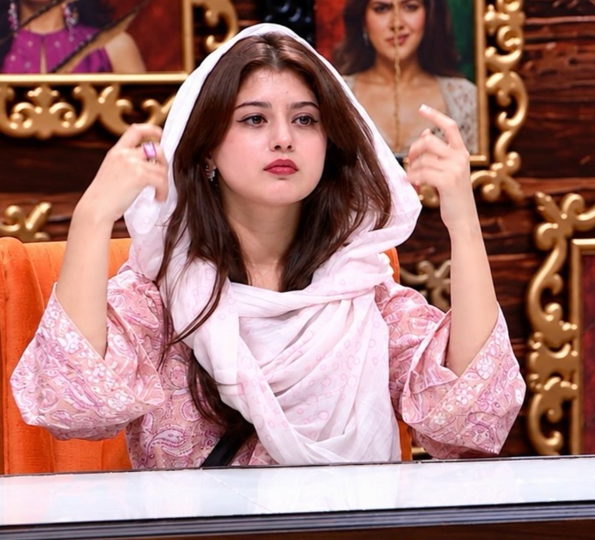 bchirya's tweet photo. Face card never declines she is so hot 🥵 🔥 I'm obsessed with her 
#BiggBose20
#BB20 #arishfakhan https://t.co/pvswn3TqFk