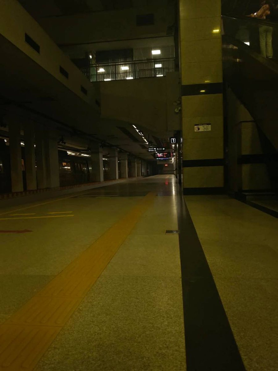 dykaboutmyfeed's tweet photo. Delhi has given us a lot of reasons to complain, but hating the Delhi Metro is where I draw the line. https://t.co/wEhpGJuMgk