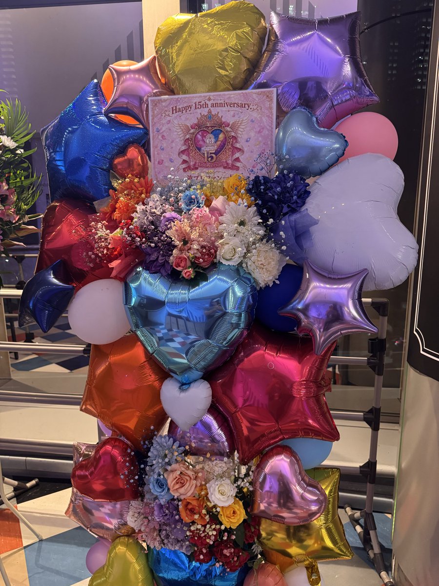 KENJ1111's tweet photo. 本日はこちら。

放課後プリンセス15周年記念公演
「HOUKAGO PRINCESS: ASSEMBLE」

卒業メンバーも大勢参加した、豪華なライブでした。

現メンバーの、放プリの歴史を紡いでいくぞという決意
元メンバーの、戦友と再会したような高揚感あるステージ
そしてその熱に打たれて盛り上がり歓声が上がるフロア

兎にも角にも
結成15年という歴史を感じる熱の入った
めちゃくちゃいいライブを観ました。

美味しいお酒が呑めそうなゴキゲンな夜です🍺