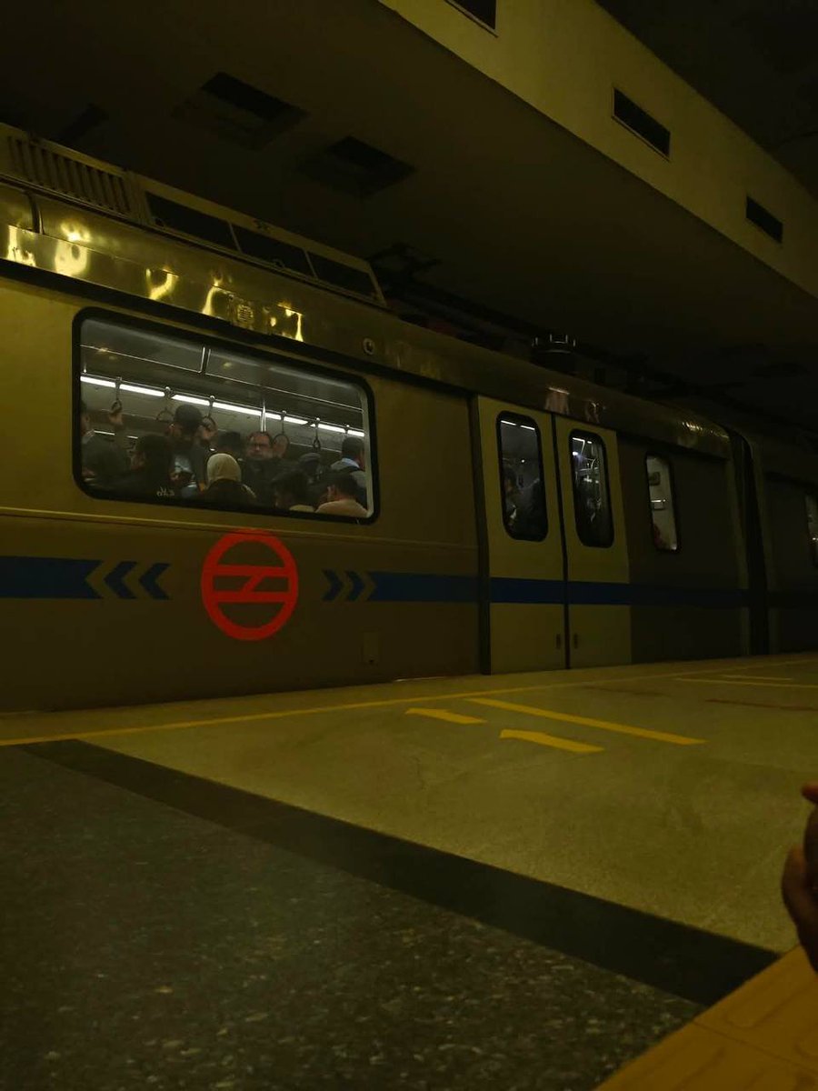 dykaboutmyfeed's tweet photo. Delhi has given us a lot of reasons to complain, but hating the Delhi Metro is where I draw the line. https://t.co/wEhpGJuMgk