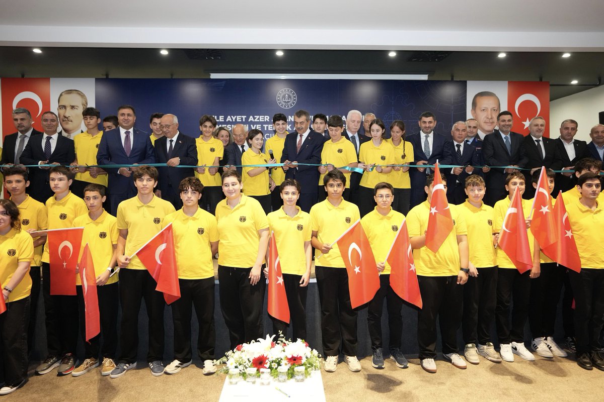 istanbulilmem's tweet photo. 🔷️ Türkiye’nin savunma sanayiinde ihtiyaç duyduğu nitelikli insan kaynağının yetiştirilmesine öncülük edecek Şile Ayet Azer Aran Savunma Sanayi Mesleki ve Teknik Anadolu Lisesinin Açılış Töreni; Millî Eğitim Bakanımız Sayın Yusuf Tekin, Bakan Yardımcımız Sayın M. Bilal Macit, Valimiz Sayın Davut Gül, İstanbul Milletvekili Sayın Yahya Çelik, hayırseverimiz Sayın Ayet Azer Aran, İl Millî Eğitim Müdürümüz Murat Mücahit Yentür, protokol mensupları, eğitim yöneticilerimiz, öğretmenlerimiz ve öğrencilerimizin katılımıyla gerçekleştirildi.

​📍 Şile

@tcmeb @Yusuf__Tekin @TC_istanbul @gul_davut @MucahitYentur