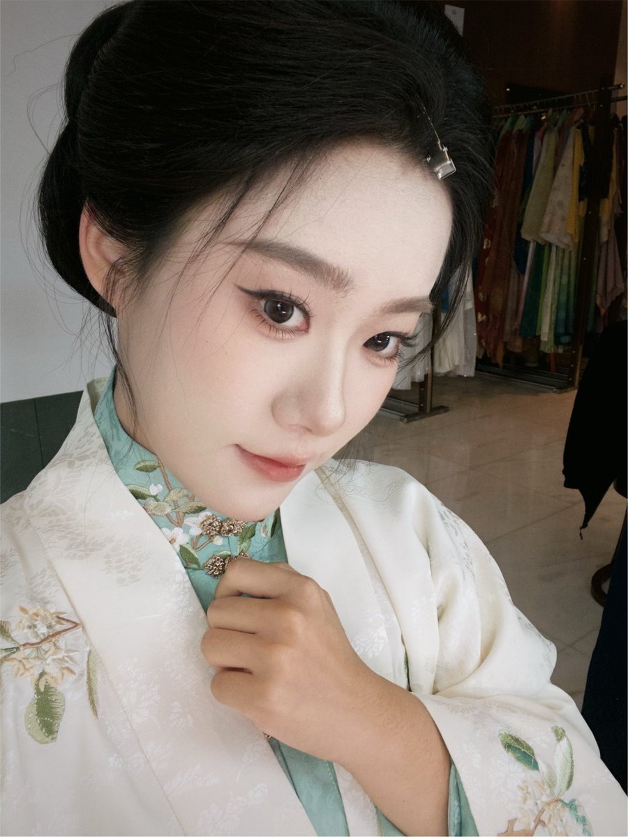 lbxxLOVE7's tweet photo. 嘬嘬嘬   来，嘴一个～  #iiii #4i #姐狗 https://t.co/O3S3IBe9zX