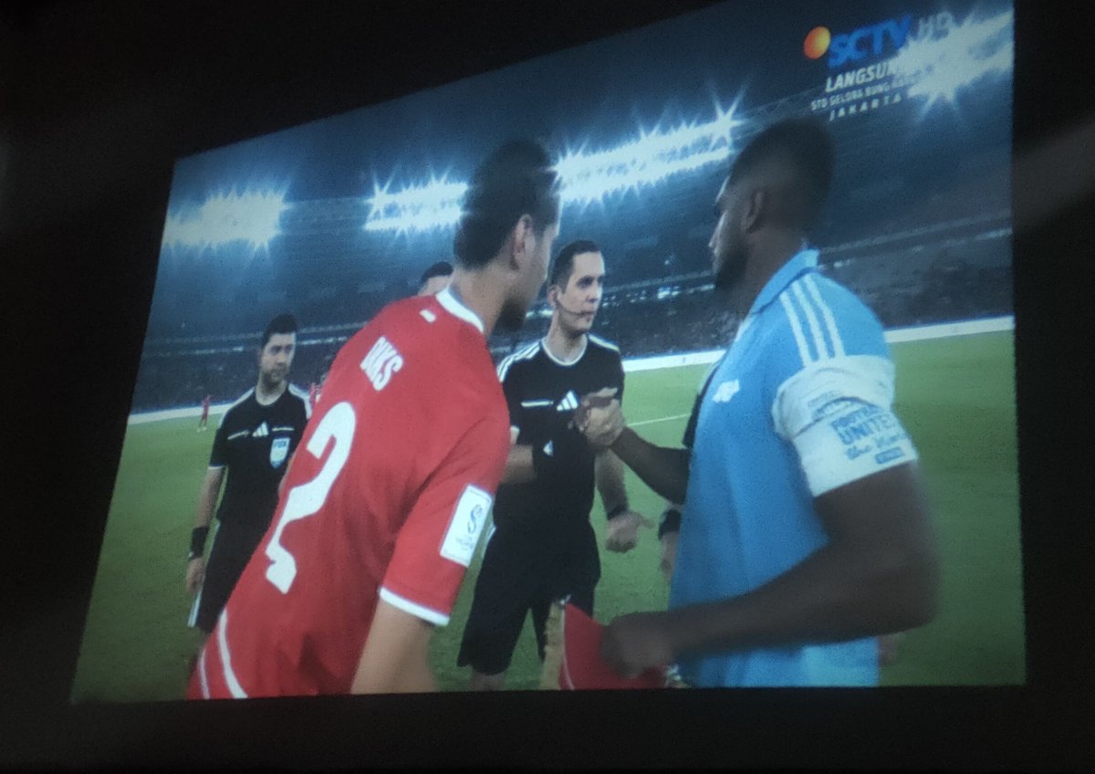 Dig0yang's tweet photo. Nobar bareng bapak² komplek 😁 https://t.co/GctAYxpbPD
