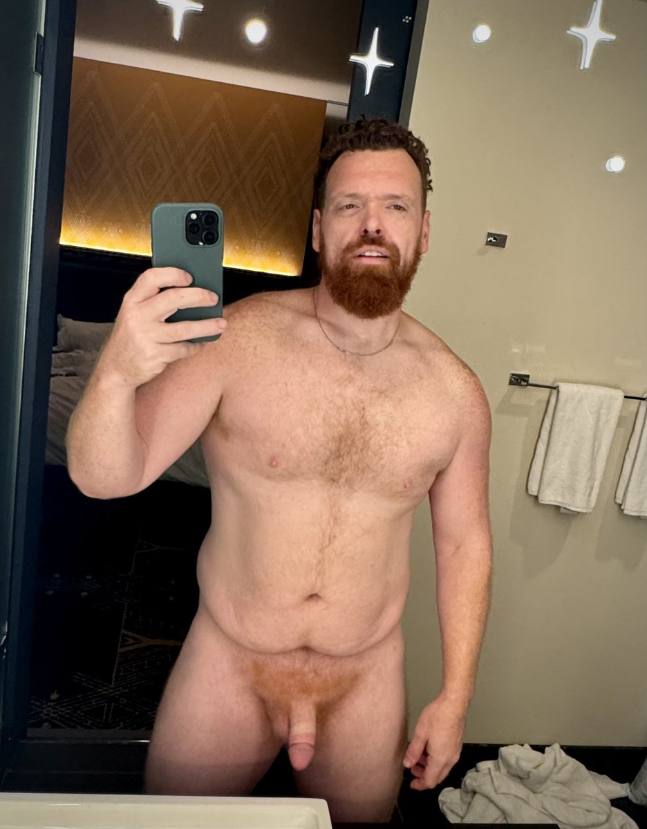 tallishginger91's tweet photo. Why are hotel nudes way better? https://t.co/4yt9WFKOSw