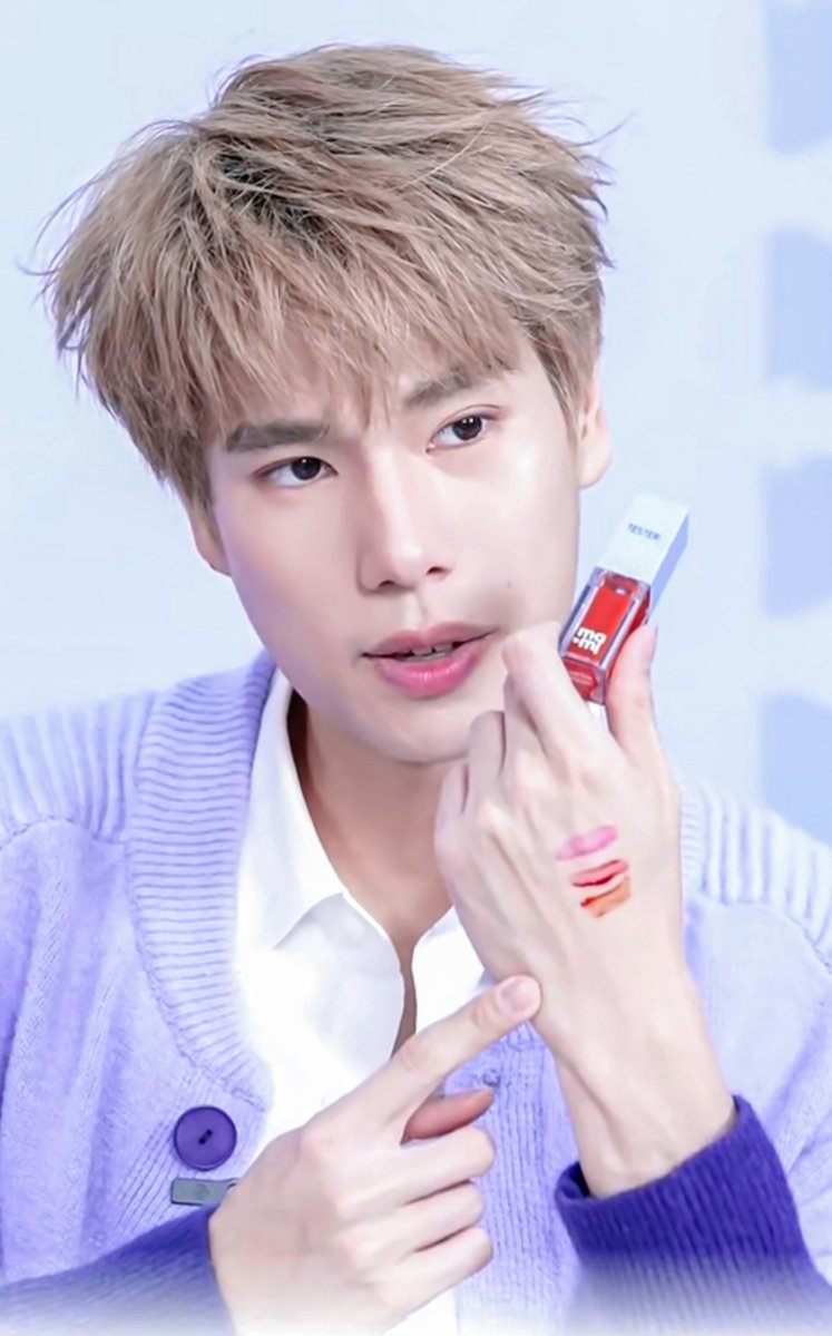 bloomingsummers's tweet photo. Hes so pretty 💞

PHUWIN WITH MAMI LIVE
#MamixPhuwinLIVE #phuwintang https://t.co/azQNeoCo4W