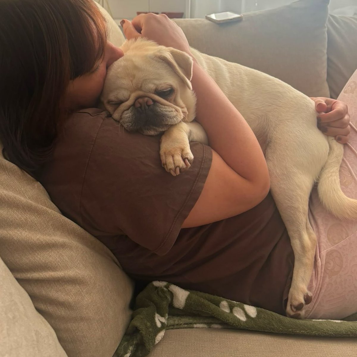 FaithDebenkts7's tweet photo. Big cuddles when we got home Monday after a three-day holiday. https://t.co/vueDEyMQZ4