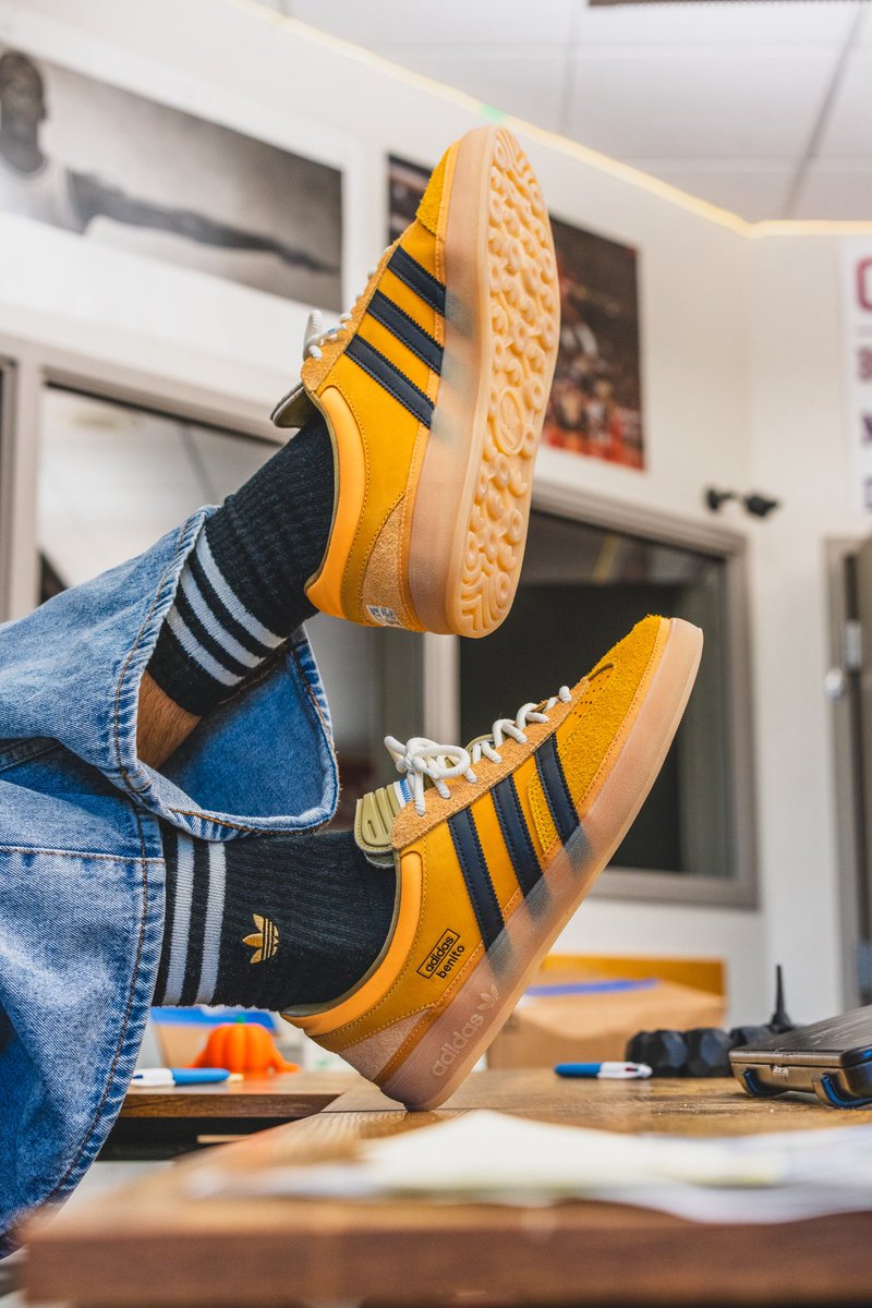 ad__sneaks's tweet photo. Classroom Sneakers | Day 30
Bad Bunny x Adidas Gazelle ‘Solar Gold’

Coming next month. https://t.co/QbdoNNQsUY