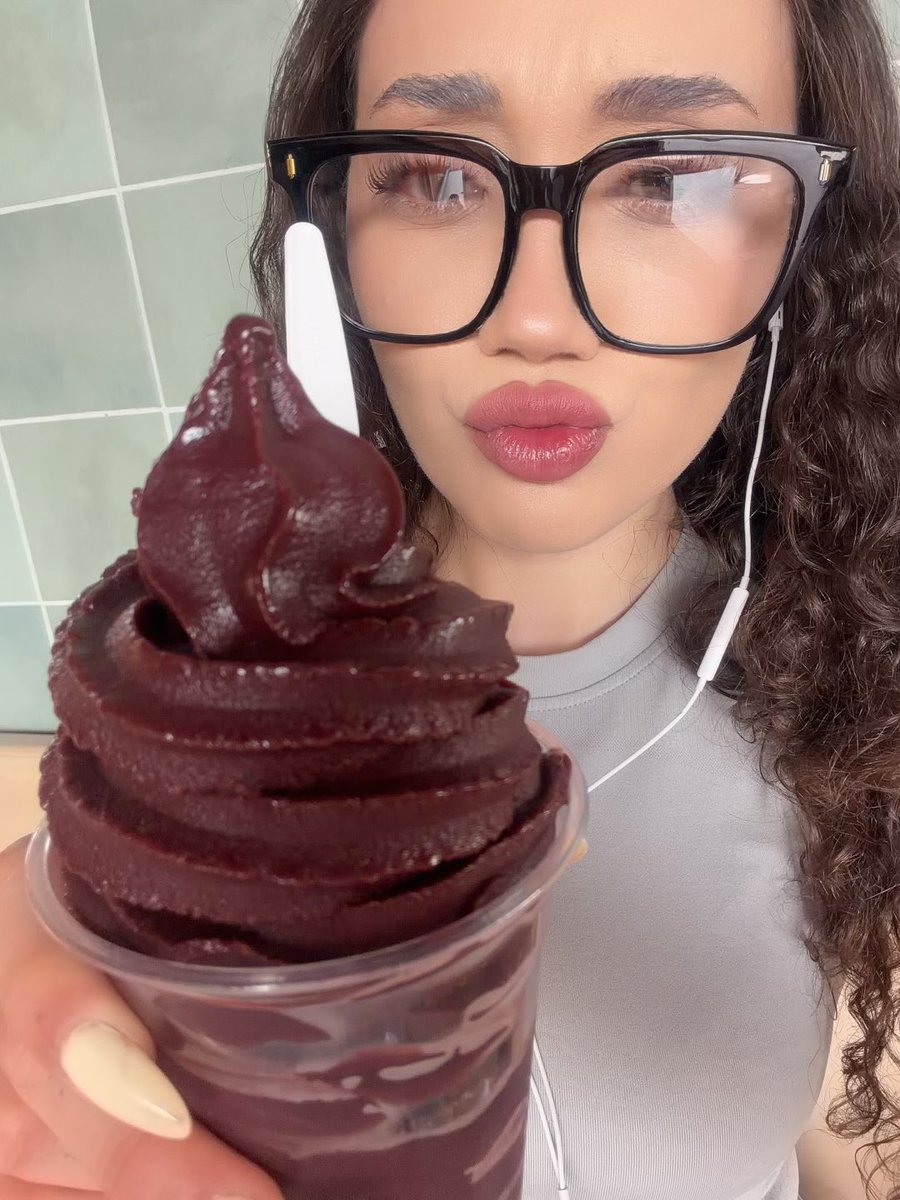 itsmadelyncutie's tweet photo. ice cream date? https://t.co/uyrDLDQ4TK