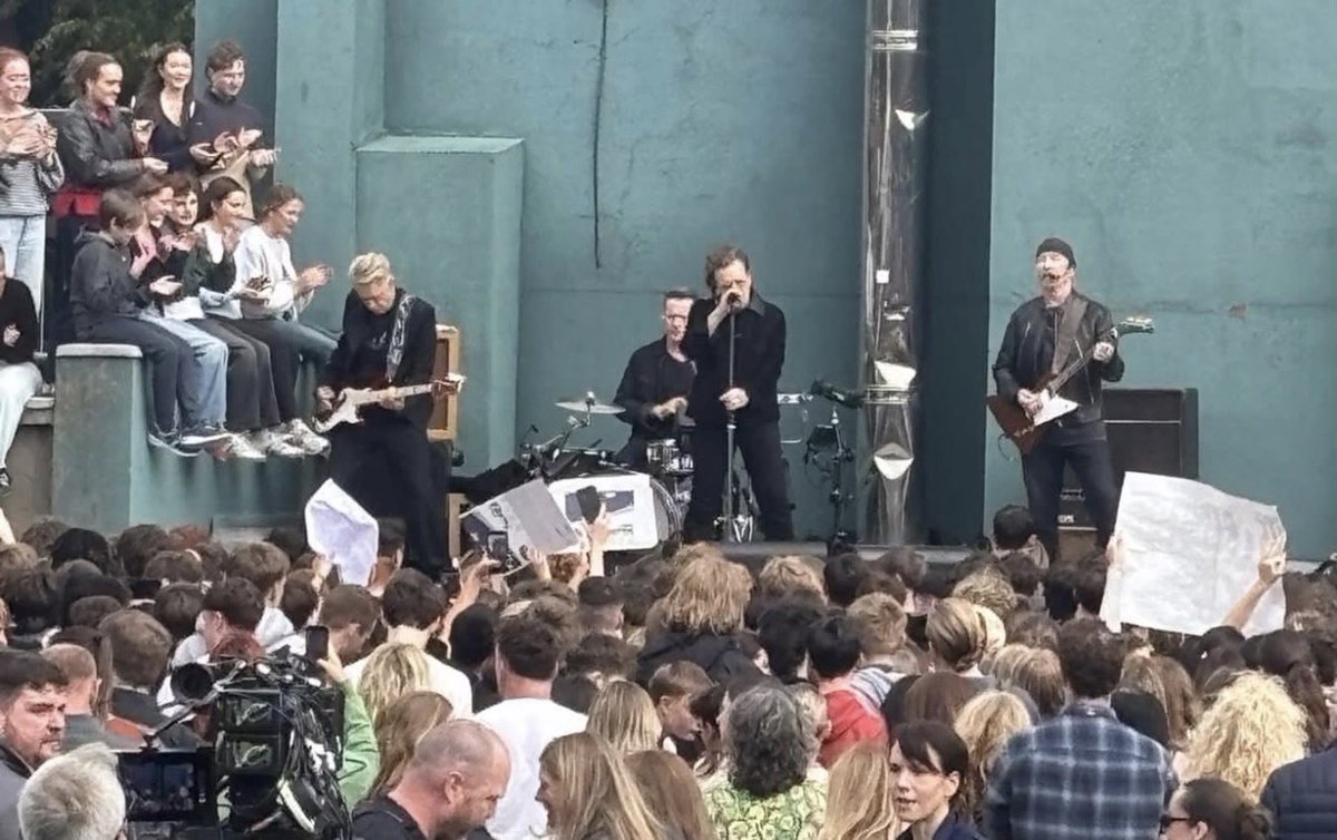 SilRigote's tweet photo. 😭I’m crying. Happy U250!!! #U2 #U250 #Dublin #MountTemple https://t.co/eeySv2hw5E