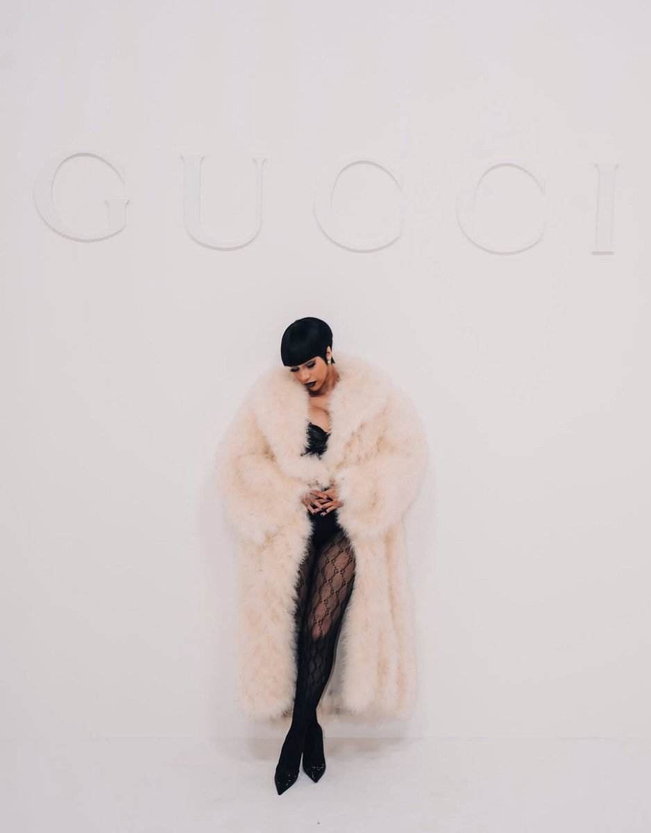 BardiUpdatess's tweet photo. Cardi B at the Gucci show for Milan Fashion Week. 🤍 https://t.co/PtVbqkzCVz