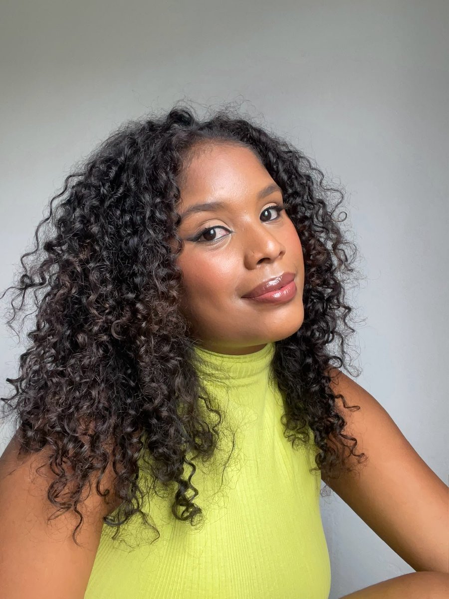 bodakamarelo's tweet photo. Olá, Twitter. Bom dia! 

Reparem na beleza da minha best enquanto MULHER NEGRA, fruto de políticas públicas, guerreira e periférica. Pode entrar, rainha das terras férteis, pitonisa de Tebas, Nefertiti latinoamericana  @maduda168. https://t.co/0rm5OYMZnN