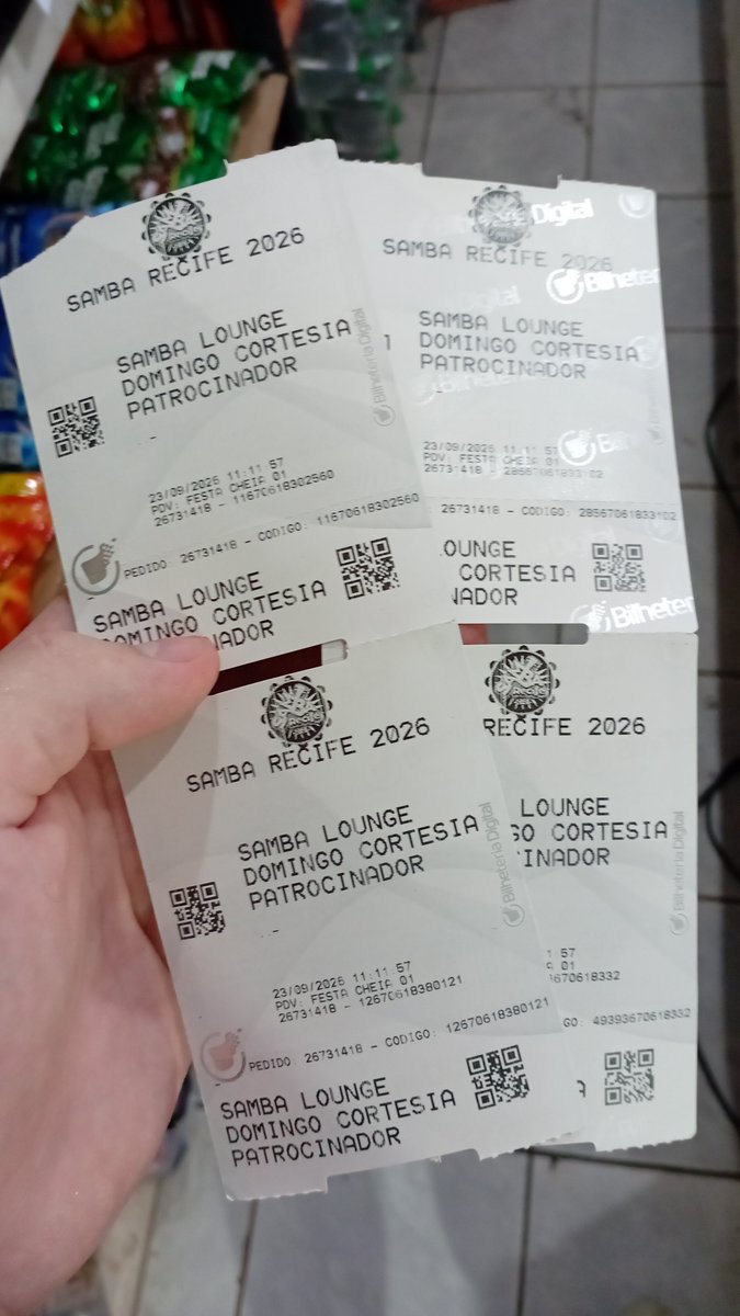 Pedroboliboli's tweet photo. Me deram 4 ingresso pro samba Recife https://t.co/B8YSMch7HY