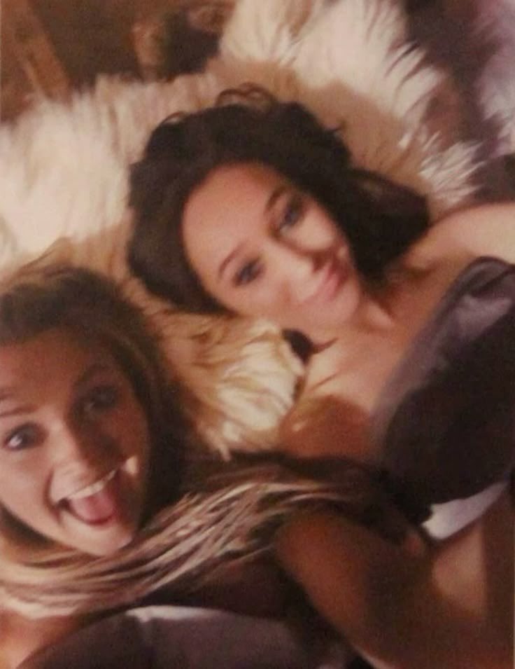rubylaaat's tweet photo. @avashalo omggg i miss my og parents #clexa goshh 😭 https://t.co/2PpC7JRhNB
