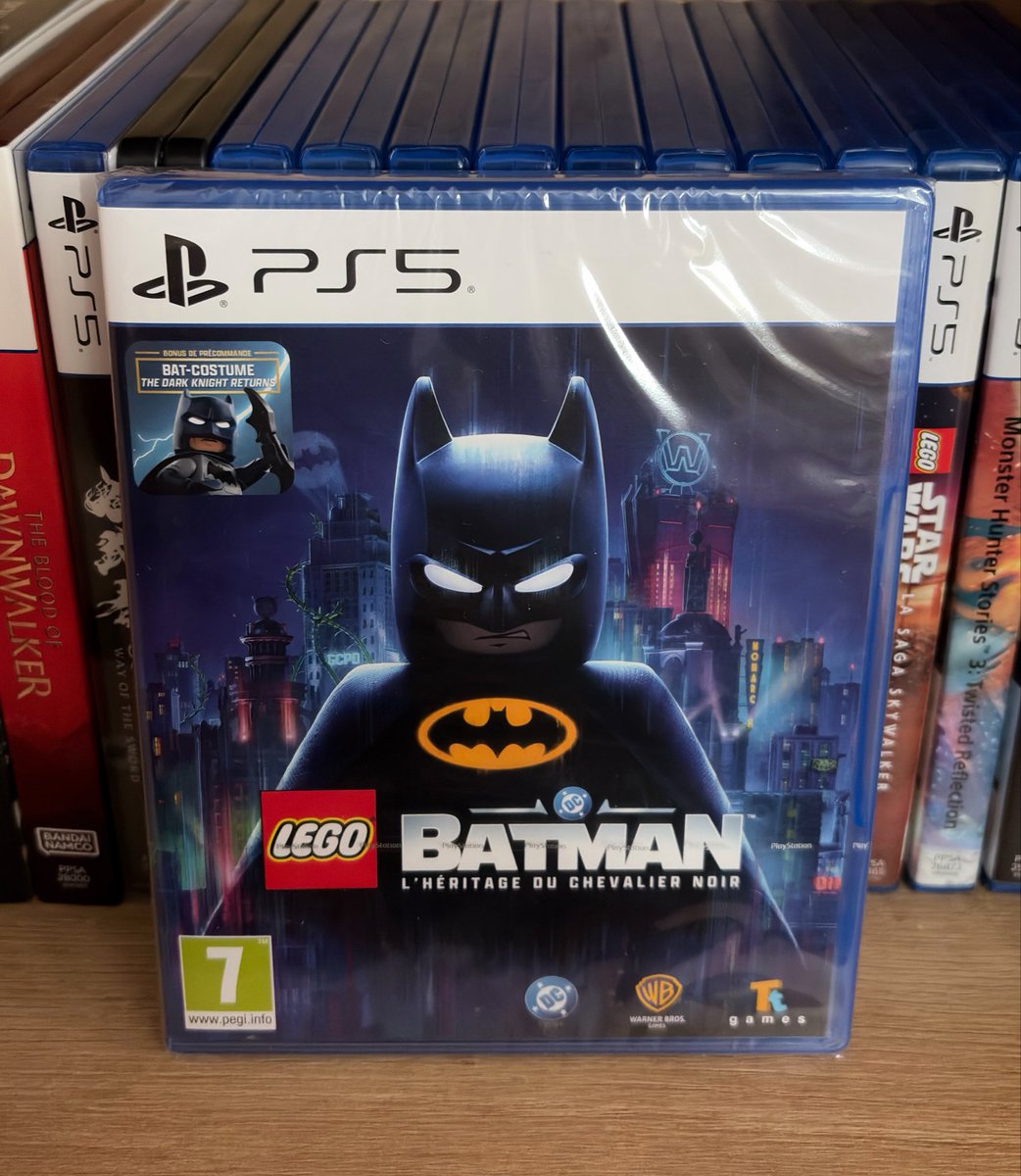behnack_family's tweet photo. Le petit achat du jour :
- Lego Batman: l���Héritage du chevalier noir + le skin The Dark Knight Returns !!

Go lancer sur ma petite PS5 Pro 🎮 https://t.co/JZceSS2Ngp