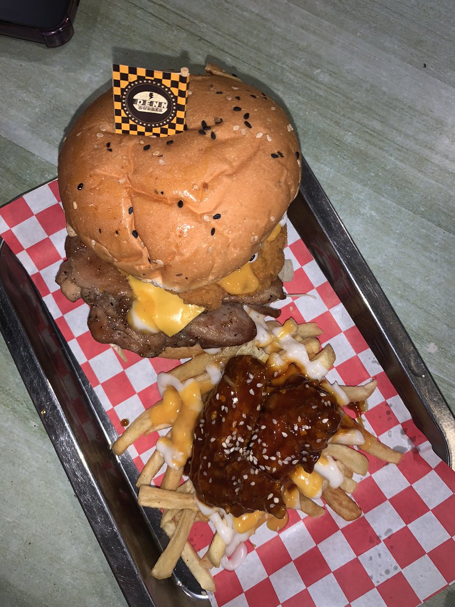 Khaledaaaa_'s tweet photo. 🍔🍟 https://t.co/bGWLKkts0p