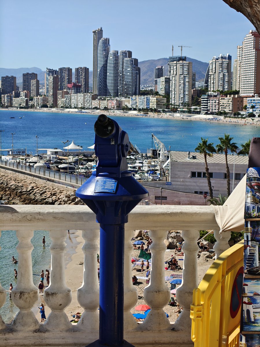 MIGUEBENIDORM's tweet photo. El calorcito de finales de #Septiembre no se va y el #VeranilloDeSanMiguel nos acompañará hasta el último #Finde de semana de #Septiembre. https://t.co/x4aMvLJIWp