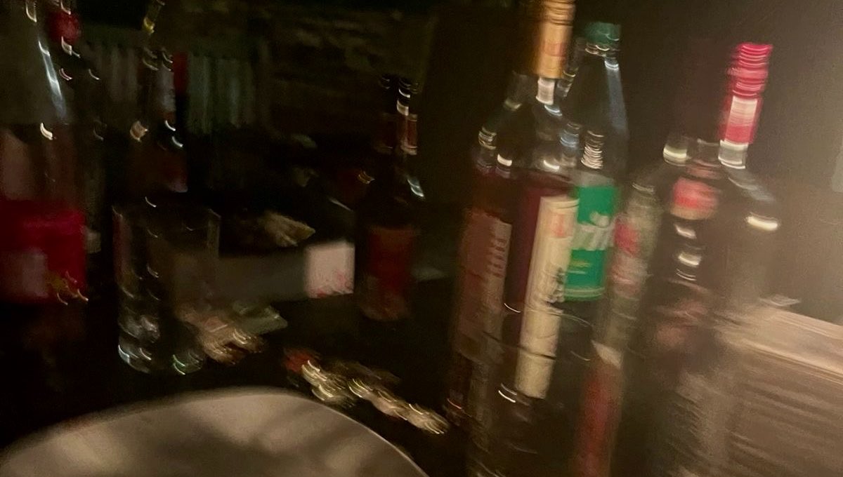 nayeonblues's tweet photo. under the table • #mohyo 

Momo provoked Jihyo to do the most sinful thing she had ever experienced in front of her friends, under the table. https://t.co/lRavKT0vNO
