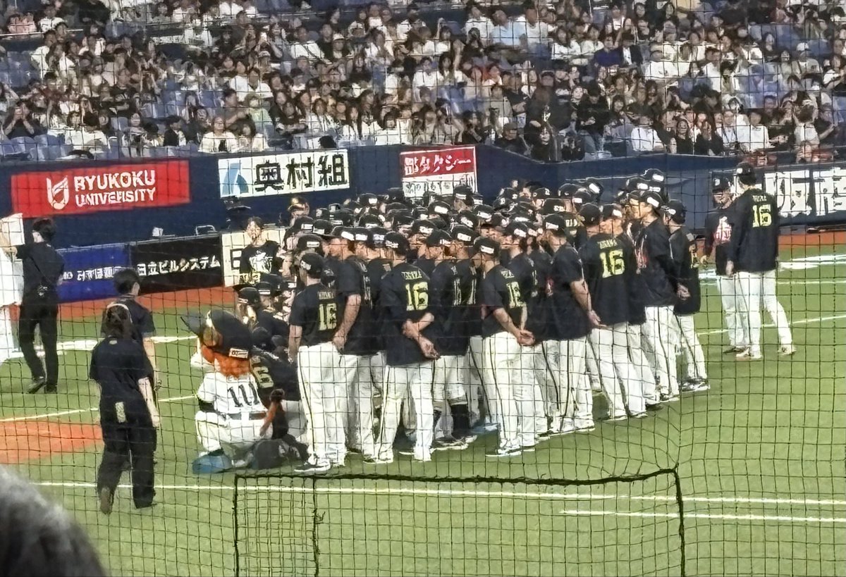mackymiki's tweet photo. 平野佳寿選手、有難うございました！ https://t.co/8r1ooEHge4