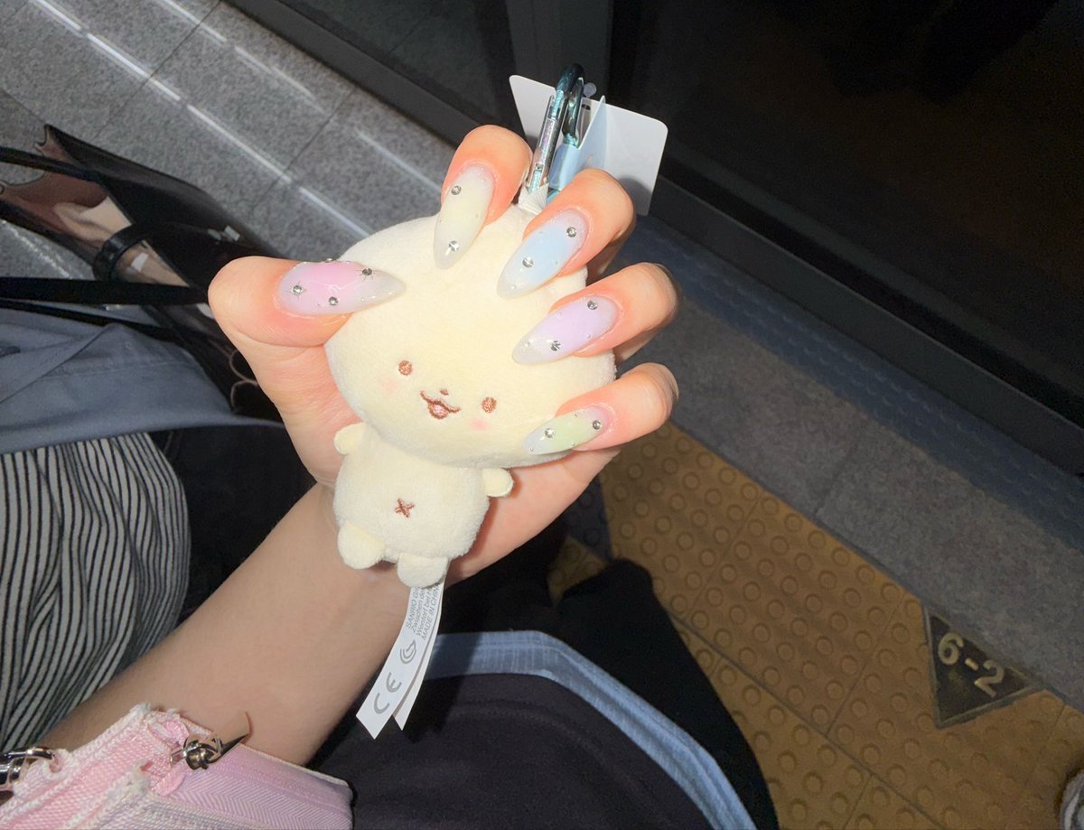 svirhn's tweet photo. 청게천이랑 수박주스 내가조아하는거네 https://t.co/wsxWIc0CK7