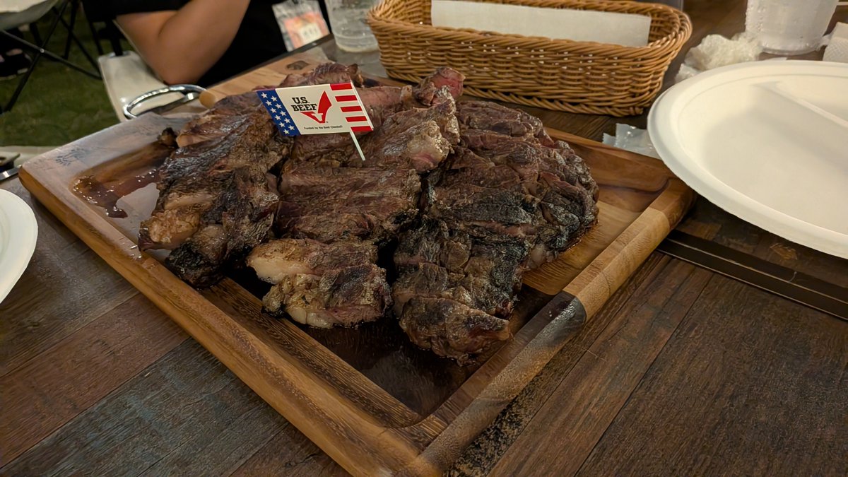 s9732's tweet photo. プライムビーフ、赤身の良さと適度な柔らかさがあって美味しい！
ラジオパフォーマンスを生で聴けたのも貴重な体験で面白かったな
#スカロケ #アメリカンビーフ https://t.co/AUlIynpjVq