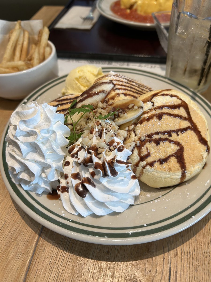 moglie_9's tweet photo. 甘いものちょっと食べ過ぎたかも！😋 https://t.co/Jo7el9siyt