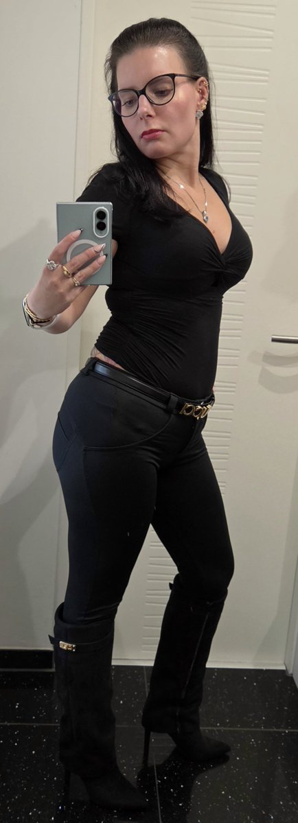 Vio1et1one1y's tweet photo. Schwänzchenklein @schnabel_1 will ins Wichsverbot. Lasst uns darum spielen!Verstoß 10€ Strafe.Hoffentlich ein Sober- October! 1/1/1 (wichsfreier Tag)Jeder Kommentar mit Foto einer Herrin in Lack/Leder 2 Tage extra.
Jede Herrin 2 Kommentare,jeder Sub 1 Kommentar. Bis 23:00 https://t.co/6GAFLOaO76