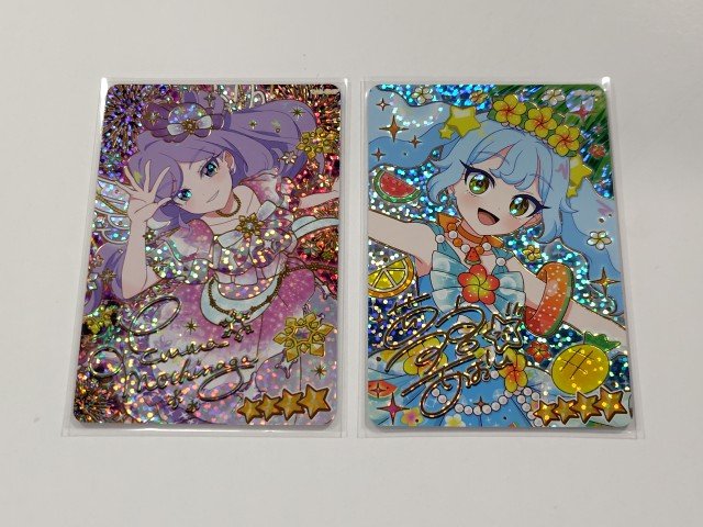 sign_sasuga's tweet photo. おねがい アイプリ 交換
出①:画像1エマ(サイン)
求①:2弾バースデーいのり(サイン)

出②:画像1あおい(サイン)
求②:エプロンブーケおりびあ(サイン)
①エマ裏面に僅かに初期傷有り(画像2参照)のため、求品裏面に多少傷有りでも許容します。
よろしくお願いします。 https://t.co/h2ZwKudPXy