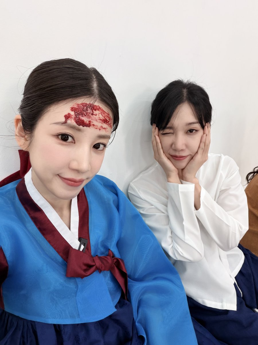 apinkxcho's tweet photo. mahal mahalan na naman yan sila 😮‍💨 https://t.co/pBirGkuVd9