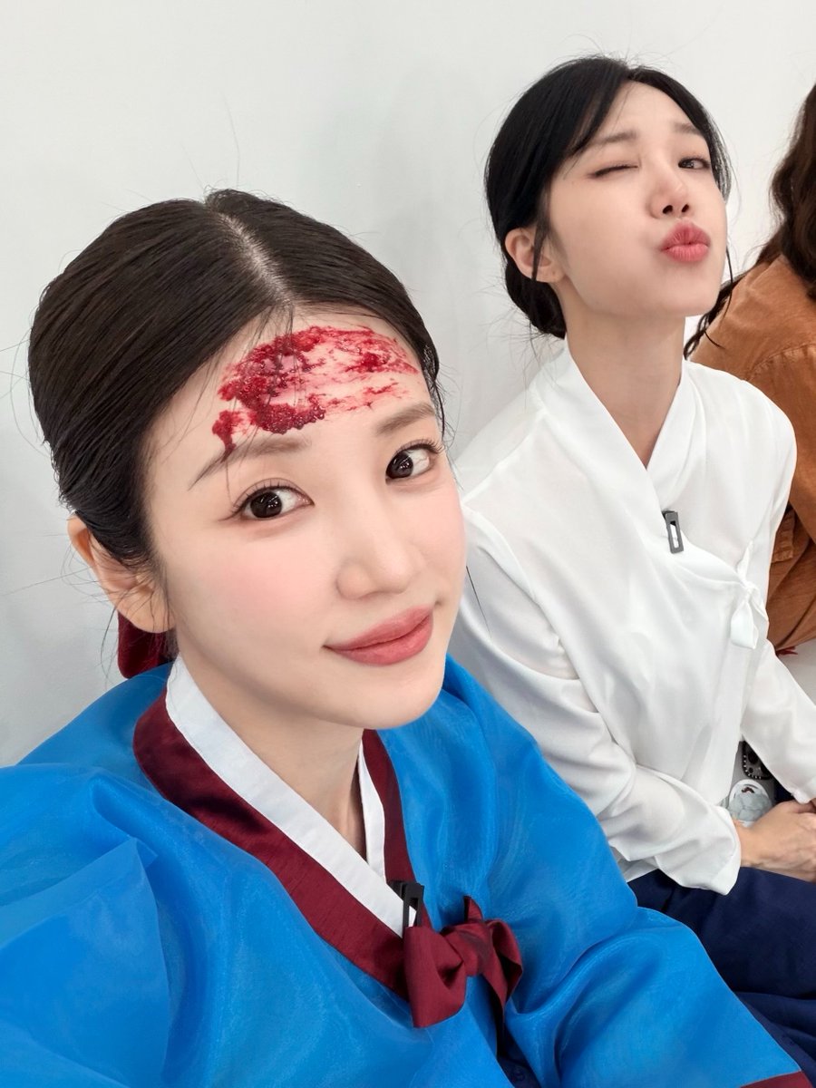 apinkxcho's tweet photo. mahal mahalan na naman yan sila 😮‍💨 https://t.co/pBirGkuVd9